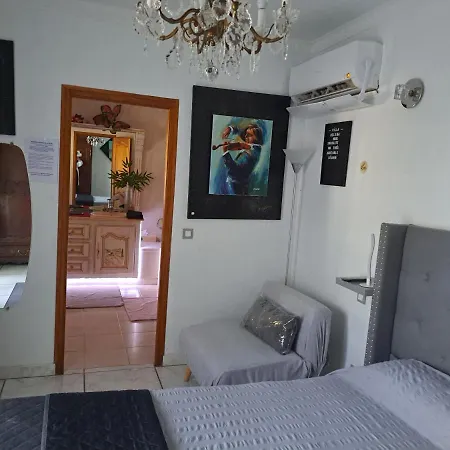 Дом отдыха Suite-junior -villa Helene - Montpellier Sud - Aeroport- Piscine Privee-2mn Des Plages *