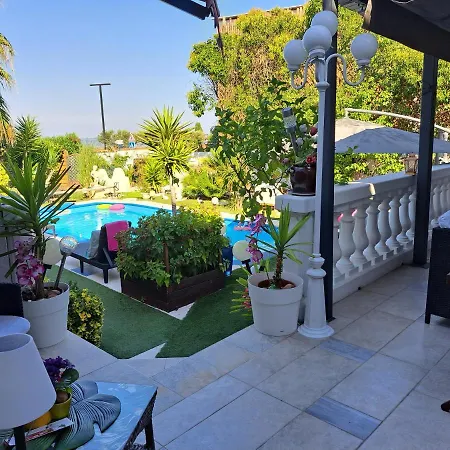 Suite-junior -villa Helene - Montpellier Sud - Aeroport- Piscine Privee-2mn Des Plages Дом отдыха Пероль